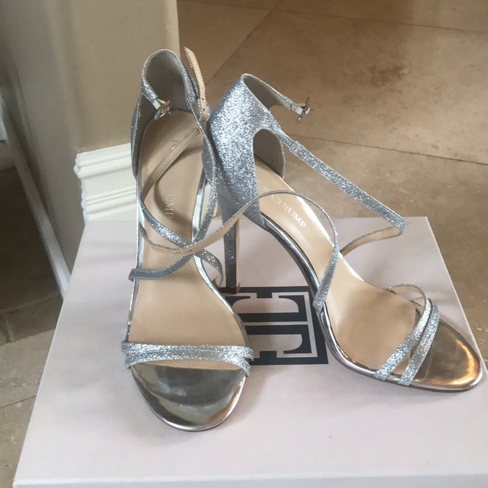 Ivanka Trump silver Duutchess2 heels size 9
